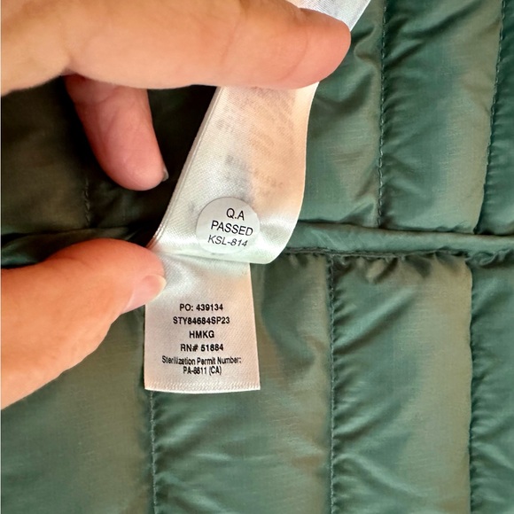 Patagonia Women’s Down Sweater Jacket - Picture 4 of 8